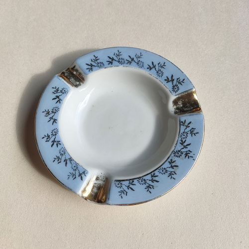 Petit cendrier bleu ciel et doré Porcelaine de Limoges