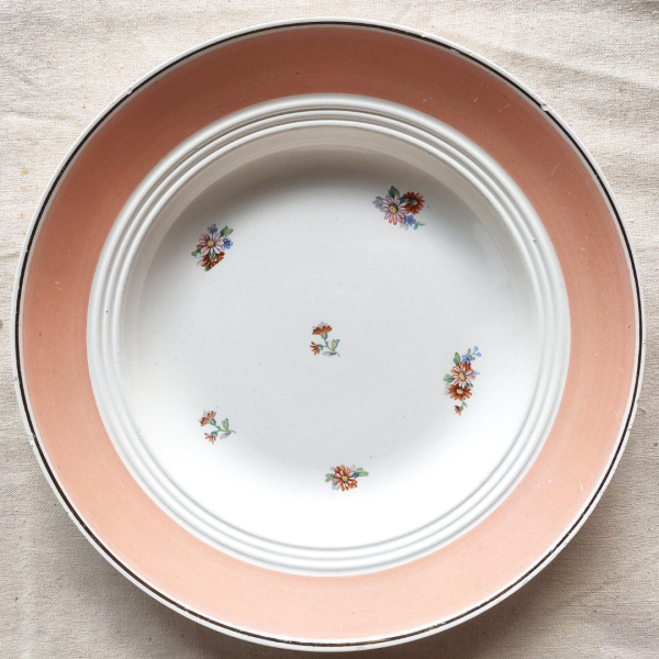 Assiettes creuses roses à motifs fleuris demi porcelaine Ardy